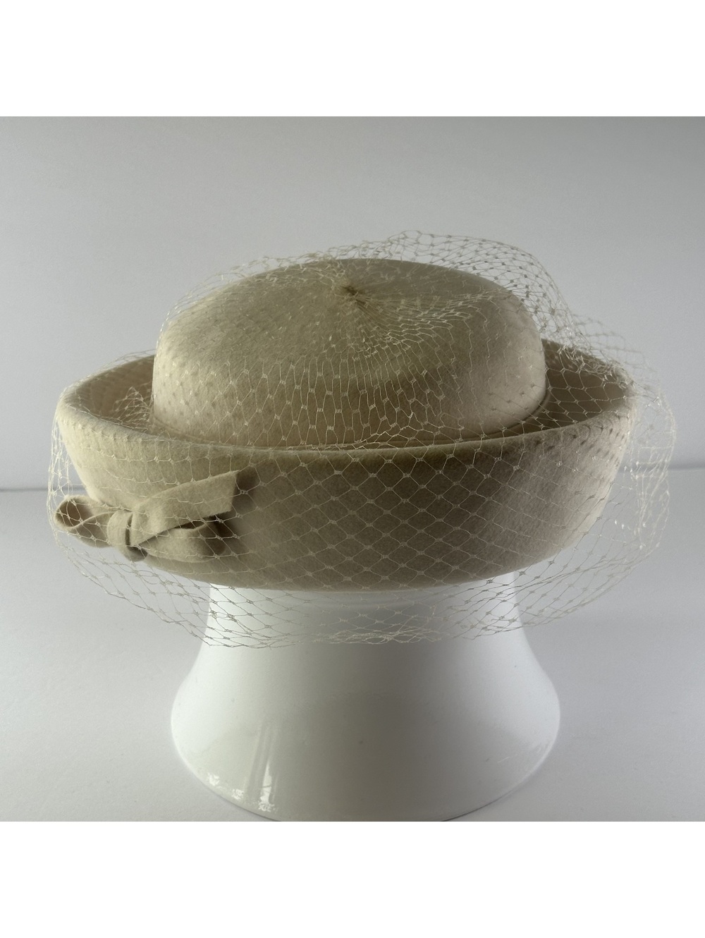Vintage Ritz Henry Pollak Cream Wool Felt Hat with Veil and Bow Accent